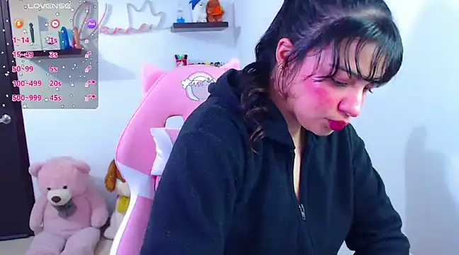 Snapshot of Vannessa__Shy chatting on 03/05/25, 11:16 Vannessa  Shy online show from 03/05/25, 11:16