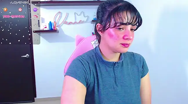 Snapshot of Vannessa__Shy chatting on 03/08/25, 12:44 Vannessa  Shy online show from 03/08/25, 12:44