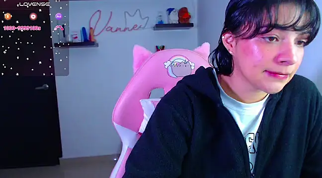 Snapshot of Vannessa__Shy chatting on 03/08/25, 04:06 Vannessa  Shy online show from 03/08/25, 04:06