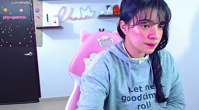 Snapshot of Vannessa__Shy chatting on 03/12/25, 08:41 Vannessa  Shy online show from 03/12/25, 08:41