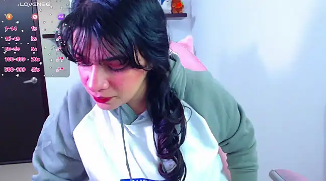 Snapshot of Vannessa__Shy chatting on 03/14/25, 09:10 Vannessa  Shy online show from 03/14/25, 09:10