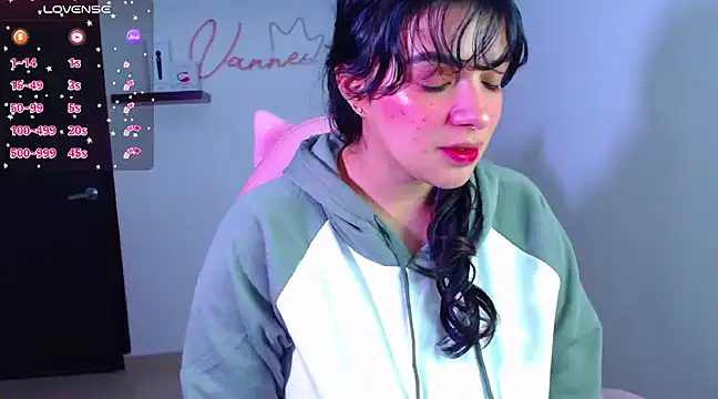 Snapshot of Vannessa__Shy chatting on 03/15/25, 12:15 Vannessa  Shy online show from 03/15/25, 12:15