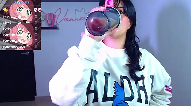 Snapshot of Vannessa__Shy chatting on 03/17/25, 09:23 Vannessa  Shy online show from 03/17/25, 09:23