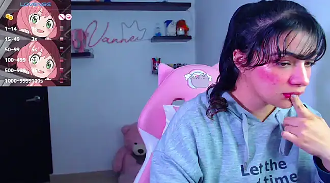 Snapshot of Vannessa__Shy chatting on 03/21/25, 12:40 Vannessa  Shy online show from 03/21/25, 12:40