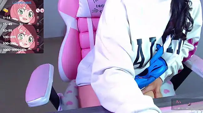 Snapshot of Vannessa__Shy chatting on 03/22/25, 06:47 Vannessa  Shy online show from 03/22/25, 06:47