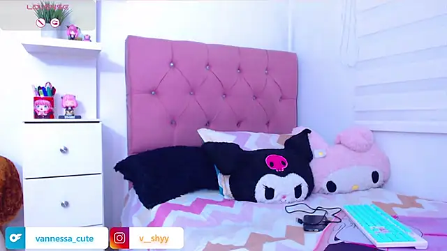 Snapshot of Vannessa__Shy chatting on 09/11/25, 10:32 Vannessa  Shy online show from 09/11/25, 10:32