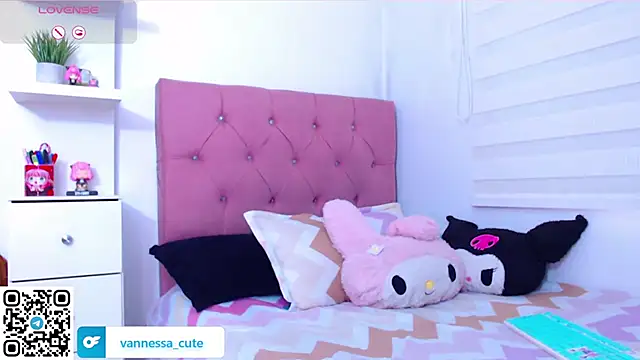 Snapshot of Vannessa__Shy chatting on 09/16/25, 09:16 Vannessa  Shy online show from 09/16/25, 09:16