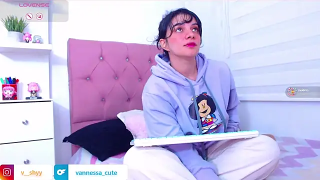 Snapshot of Vannessa__Shy chatting on 10/04/25, 01:03 Vannessa  Shy online show from 10/04/25, 01:03