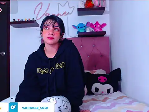 Snapshot of Vannessa__Shy chatting on 10/30/25, 11:05 Vannessa  Shy online show from 10/30/25, 11:05