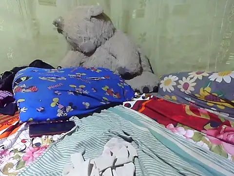 Snapshot of Alora-shine chatting on 03/23/25, 07:31 Alora-shine online show from 03/23/25, 07:31