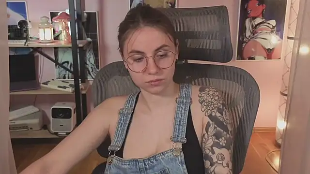 Snapshot of _AnnaStark_ chatting on 07/14/26, 05:01 AnnaStark online show from 07/14/26, 05:01