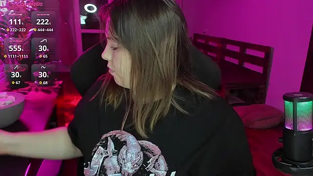 Snapshot of XNirvanaX chatting on 12/20/25, 04:19 XNirvanaX online show from 12/20/25, 04:19