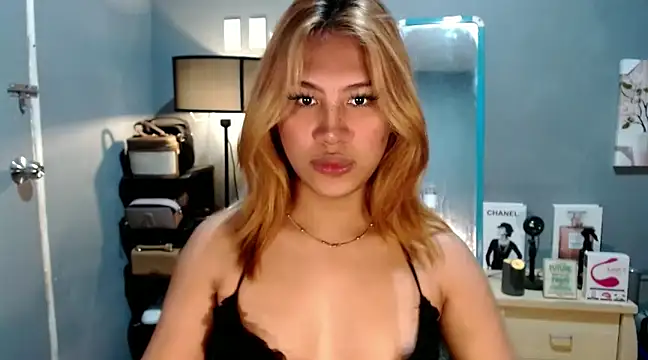 Snapshot of luxxy_grand chatting on 12/15/24, 07:21 luxxy grand online show from 12/15/24, 07:21