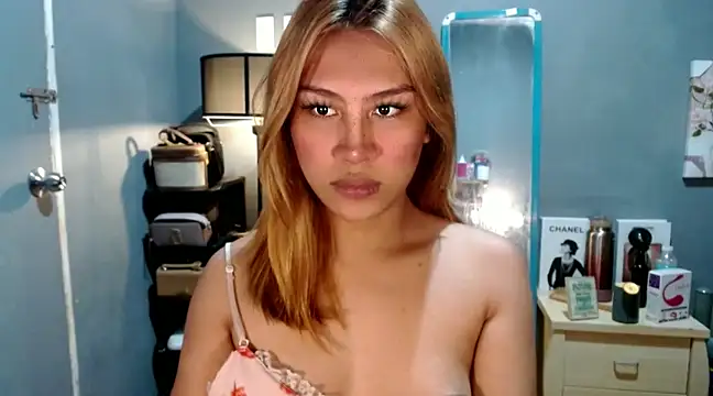 Snapshot of luxxy_grand chatting on 12/19/24, 02:24 luxxy grand online show from 12/19/24, 02:24