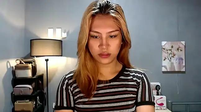 Snapshot of luxxy_grand chatting on 01/10/25, 12:27 luxxy grand online show from 01/10/25, 12:27