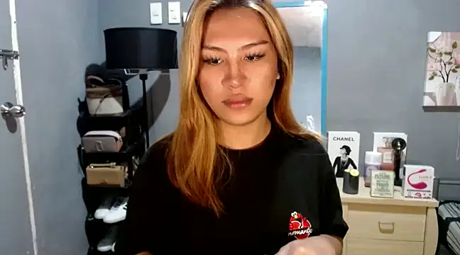 Snapshot of luxxy_grand chatting on 01/12/25, 09:19 luxxy grand online show from 01/12/25, 09:19