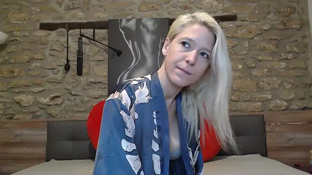 Naschkatze01 online show from 02/18/26, 07:15