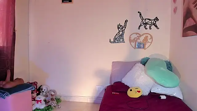 annyluna1 online show from 10/15/25, 04:18