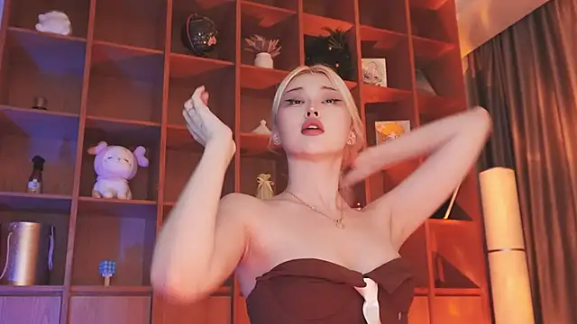 Snapshot of hyun_chia chatting on 10/17/25, 07:38 hyun chia online show from 10/17/25, 07:38