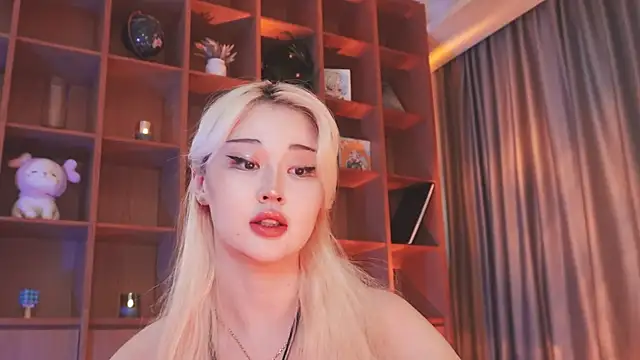 Snapshot of hyun_chia chatting on 11/04/25, 01:38 hyun chia online show from 11/04/25, 01:38