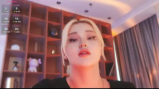 Snapshot of hyun_chia chatting on 12/03/25, 02:41 hyun chia online show from 12/03/25, 02:41