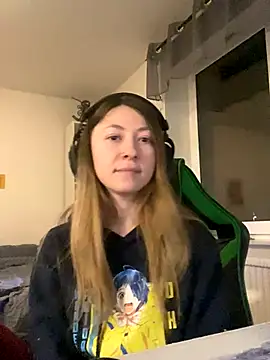 chibi moon  online show from 12/22/25, 07:00