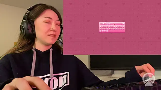 Snapshot of chibi_moon_ chatting on 04/13/26, 07:52 chibi moon online show from 04/13/26, 07:52