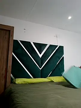 SweetAppleCandyxx online show from 12/18/25, 06:52