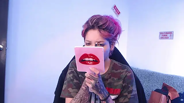 Snapshot of MaryJannes chatting on 11/12/25, 09:36 MaryJannes online show from 11/12/25, 09:36