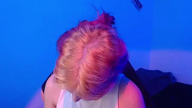 Snapshot of MaryJannes chatting on 11/19/25, 07:41 MaryJannes online show from 11/19/25, 07:41