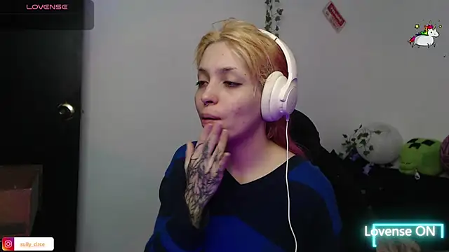 Snapshot of MaryJannes chatting on 12/02/25, 03:18 MaryJannes online show from 12/02/25, 03:18