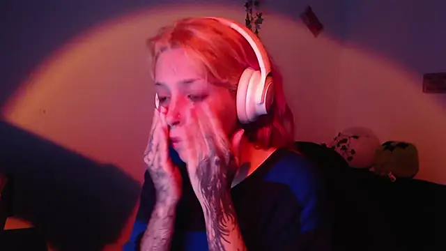 Snapshot of MaryJannes chatting on 12/03/25, 10:24 MaryJannes online show from 12/03/25, 10:24