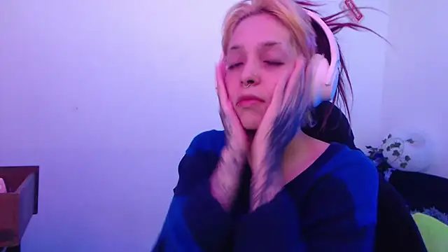 Snapshot of MaryJannes chatting on 12/05/25, 07:54 MaryJannes online show from 12/05/25, 07:54