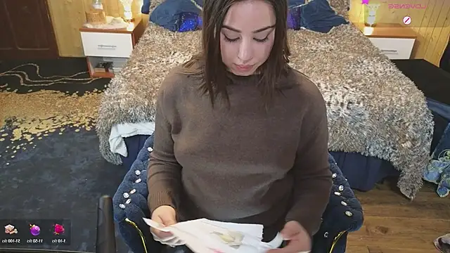 Snapshot of VanessaDoyle chatting on 01/28/25, 12:11 VanessaDoyle online show from 01/28/25, 12:11