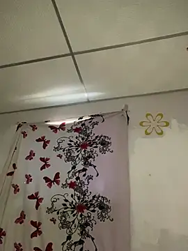 Snapshot of Amira_Milker chatting on 12/23/24, 04:28 Amira Milker online show from 12/23/24, 04:28