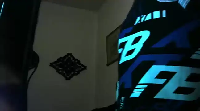 Snapshot of TONY_WHITE_7 chatting on 03/11/25, 12:00 TONY WHITE 7 online show from 03/11/25, 12:00