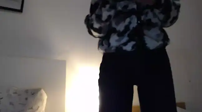 Snapshot of ocean_eyess_ chatting on 02/19/25, 09:47 ocean eyess online show from 02/19/25, 09:47