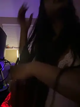 Snapshot of Tikalalin chatting on 12/20/24, 03:03 Tikalalin online show from 12/20/24, 03:03