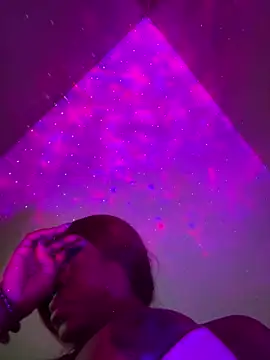 Snapshot of Tikalalin chatting on 10/27/25, 10:52 Tikalalin online show from 10/27/25, 10:52