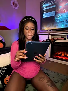 Snapshot of Tikalalin chatting on 11/02/25, 12:24 Tikalalin online show from 11/02/25, 12:24