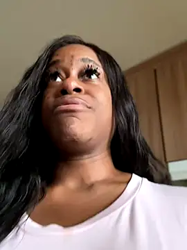 Snapshot of Tikalalin chatting on 11/17/25, 03:18 Tikalalin online show from 11/17/25, 03:18