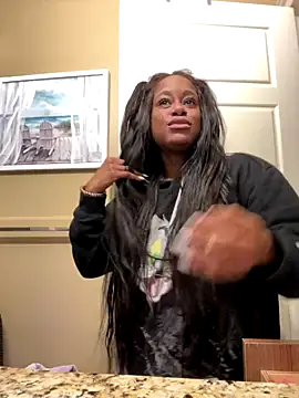 Snapshot of Tikalalin chatting on 12/18/25, 03:18 Tikalalin online show from 12/18/25, 03:18