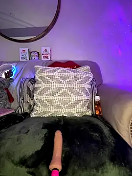 Snapshot of Tikalalin chatting on 12/19/25, 04:03 Tikalalin online show from 12/19/25, 04:03