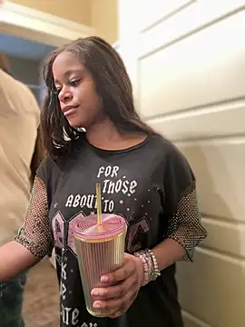 Snapshot of Tikalalin chatting on 01/16/26, 04:33 Tikalalin online show from 01/16/26, 04:33