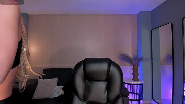 Snapshot of LexieWayne chatting on 09/11/25, 08:20 LexieWayne online show from 09/11/25, 08:20