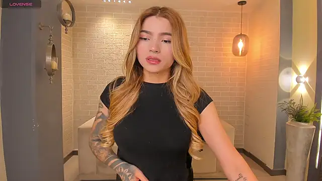 Snapshot of LexieWayne chatting on 02/21/26, 12:17 LexieWayne online show from 02/21/26, 12:17