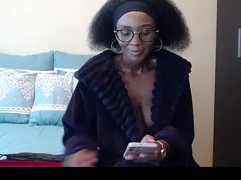 yummycherryxx online show from 11/06/25, 07:31