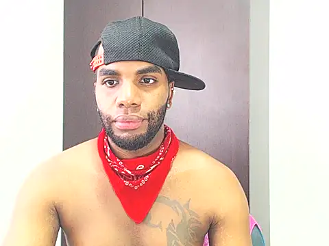 Snapshot of Rene_hotman chatting on 02/15/25, 06:44 Rene hotman online show from 02/15/25, 06:44