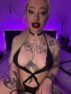 Snapshot of JennaLinn chatting on 03/19/25, 04:13 JennaLinn online show from 03/19/25, 04:13