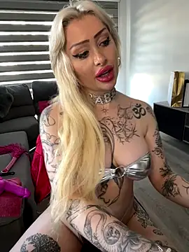 Snapshot of JennaLinn chatting on 09/13/25, 02:17 JennaLinn online show from 09/13/25, 02:17